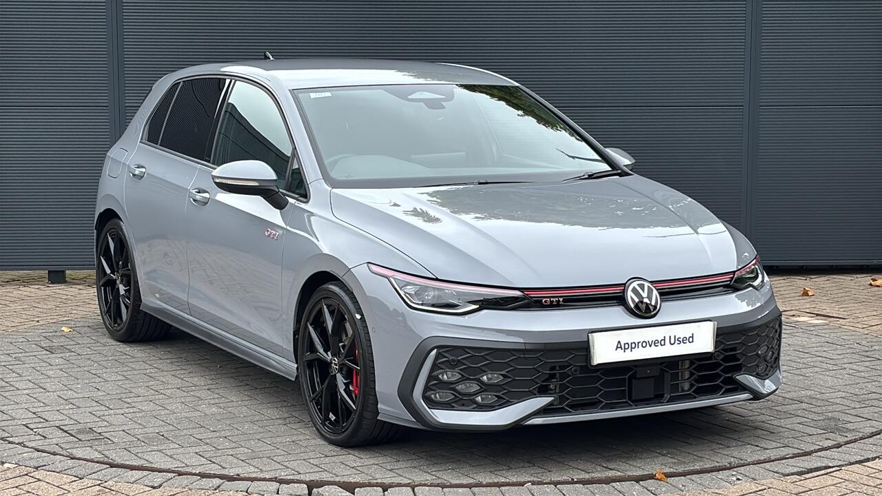 Main listing image - Volkswagen Golf