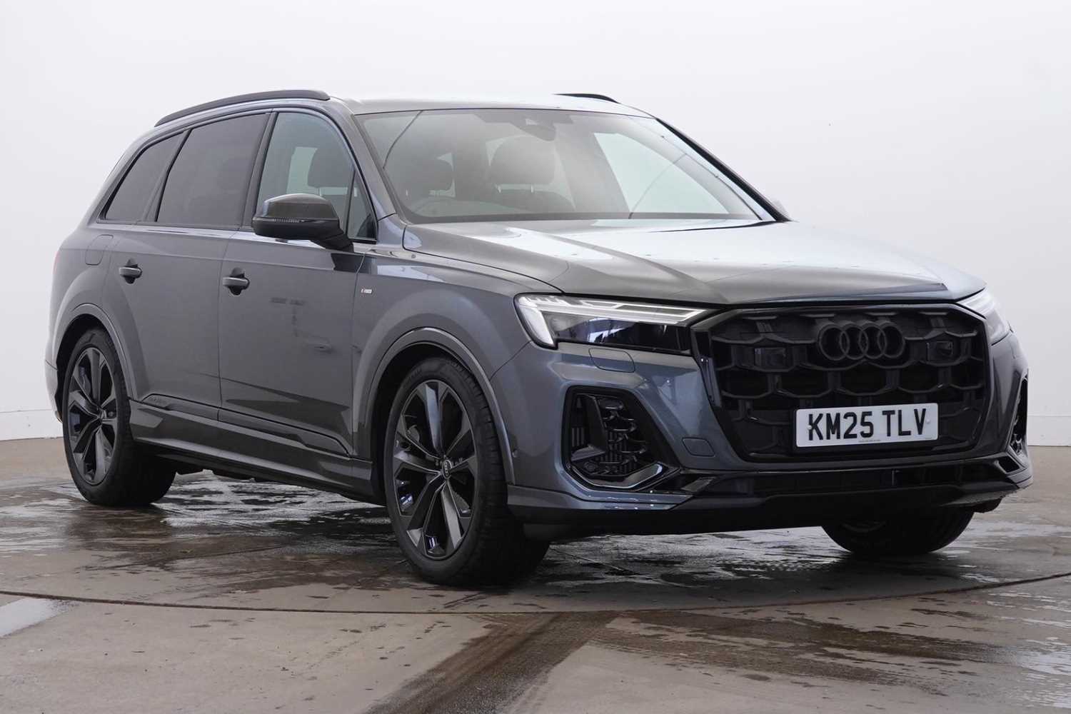Main listing image - Audi Q7