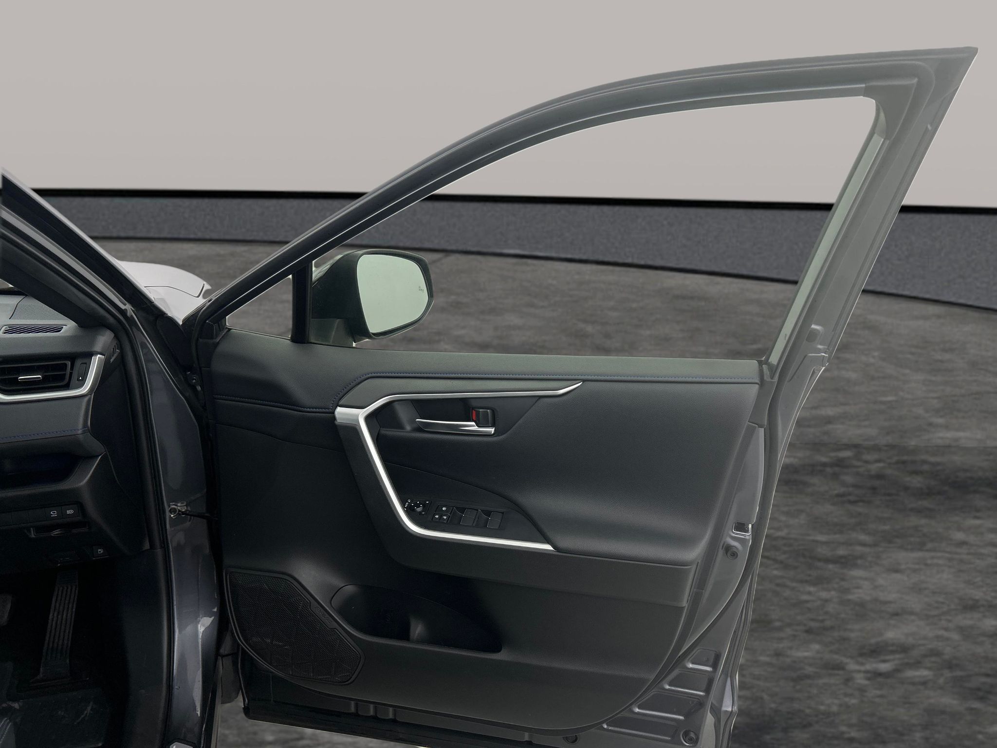 Main listing image - Toyota RAV4