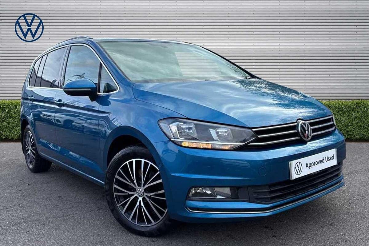 Main listing image - Volkswagen Touran
