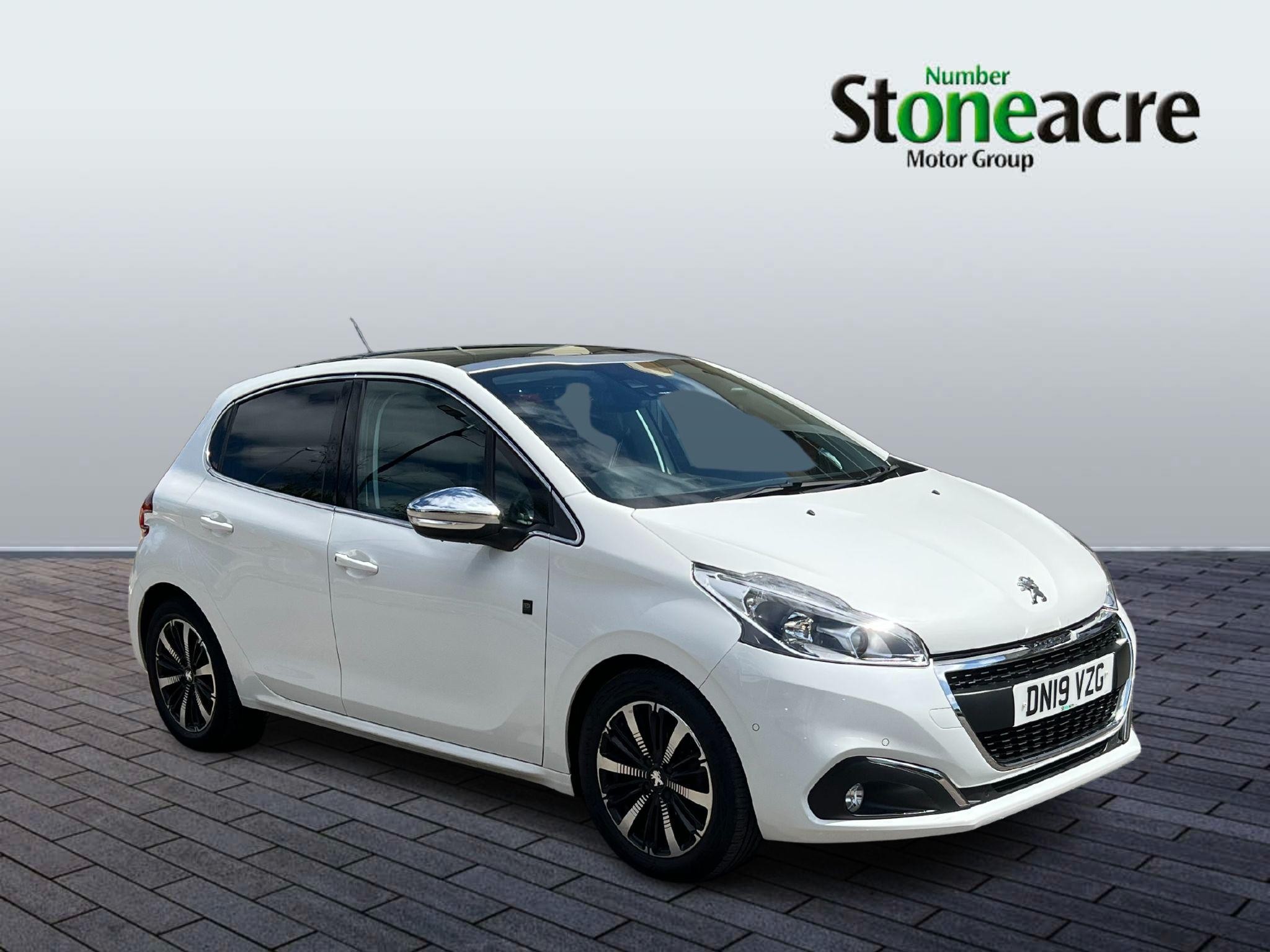 Main listing image - Peugeot 208