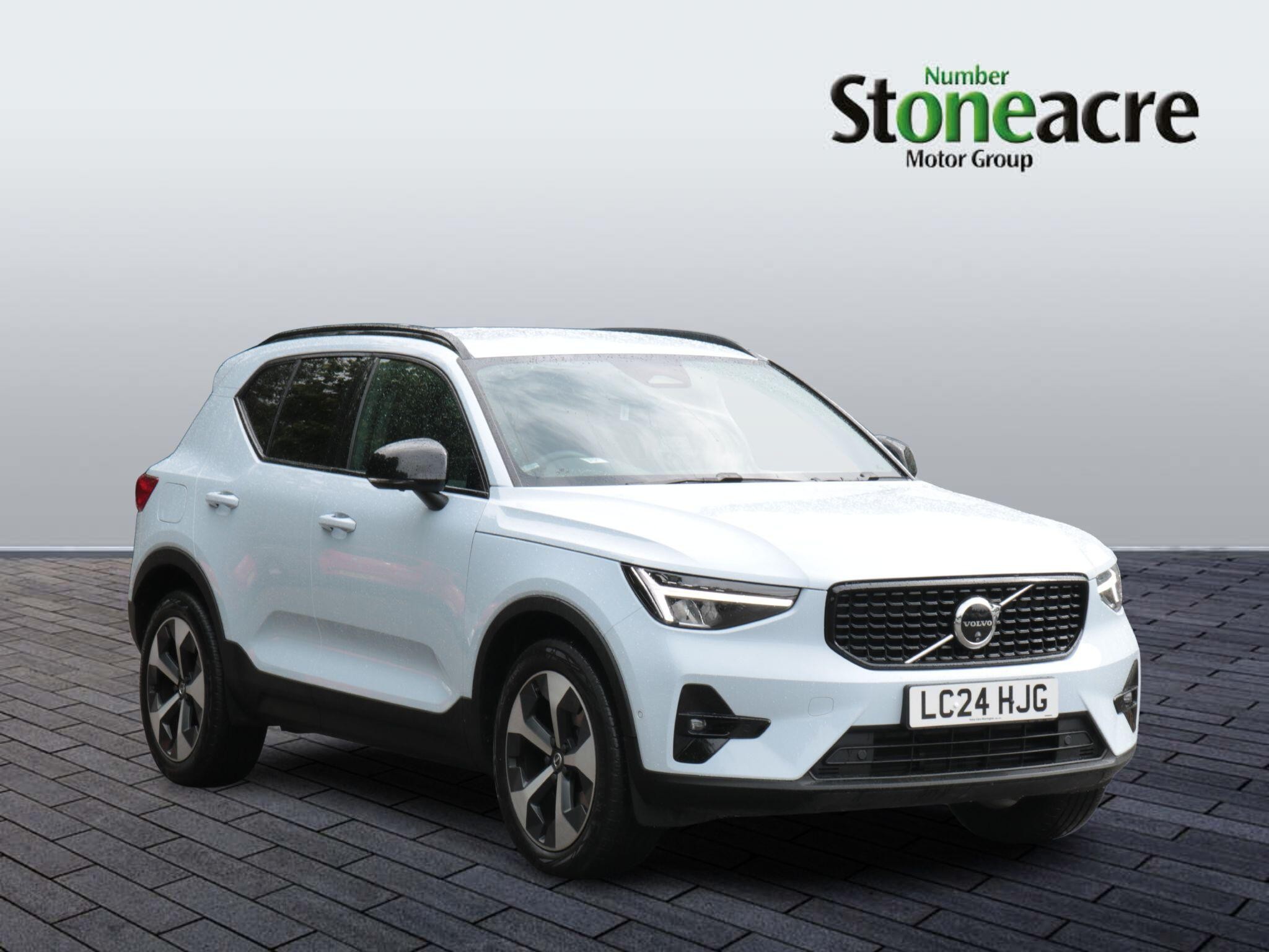 Main listing image - Volvo XC40