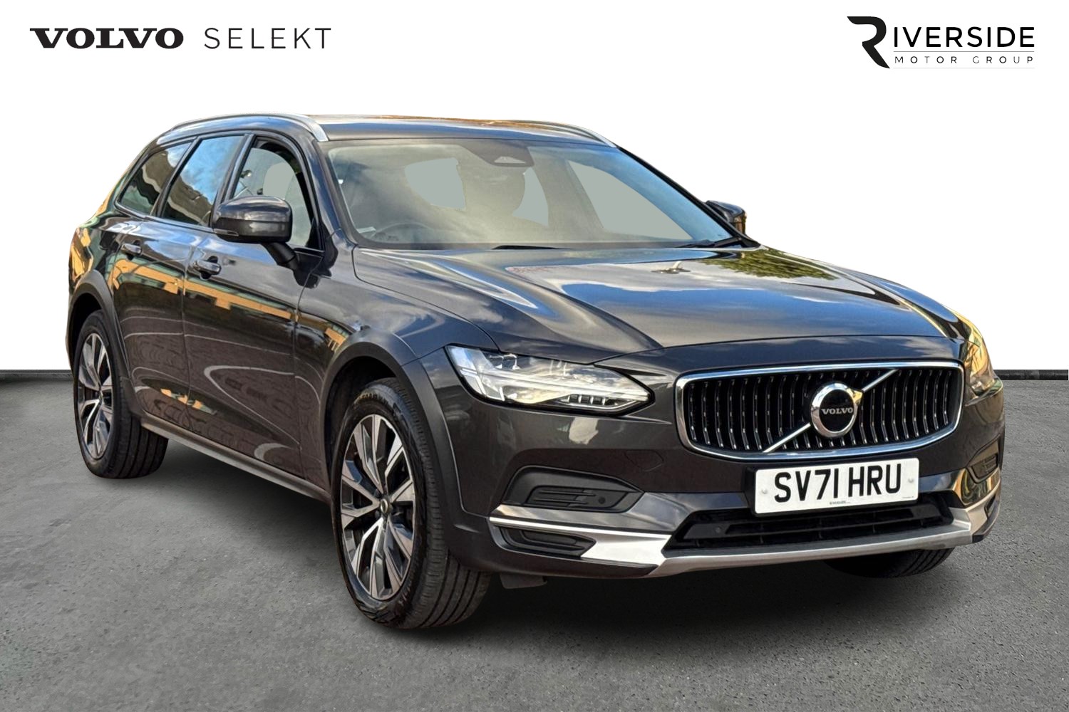 Main listing image - Volvo V90 Cross Country