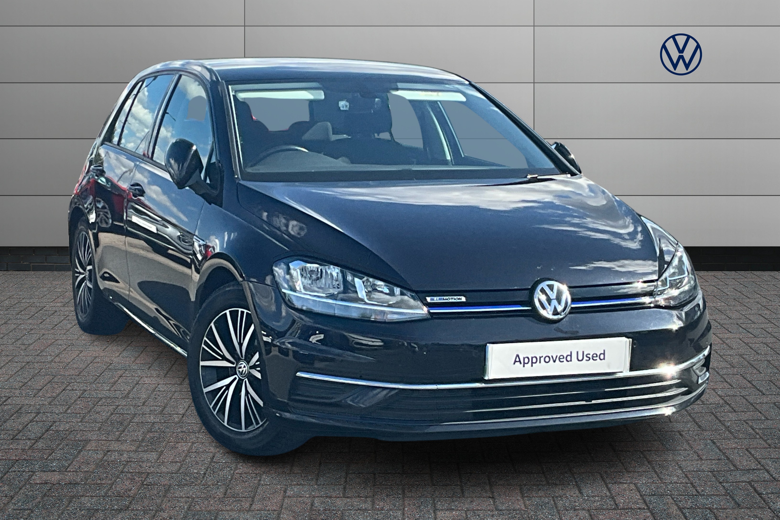 Main listing image - Volkswagen Golf