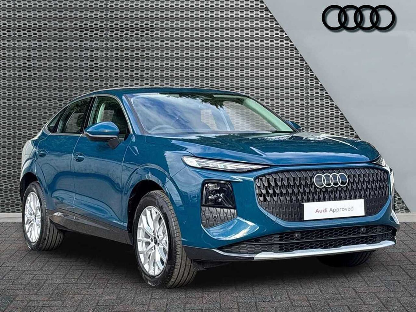 Main listing image - Audi Q3