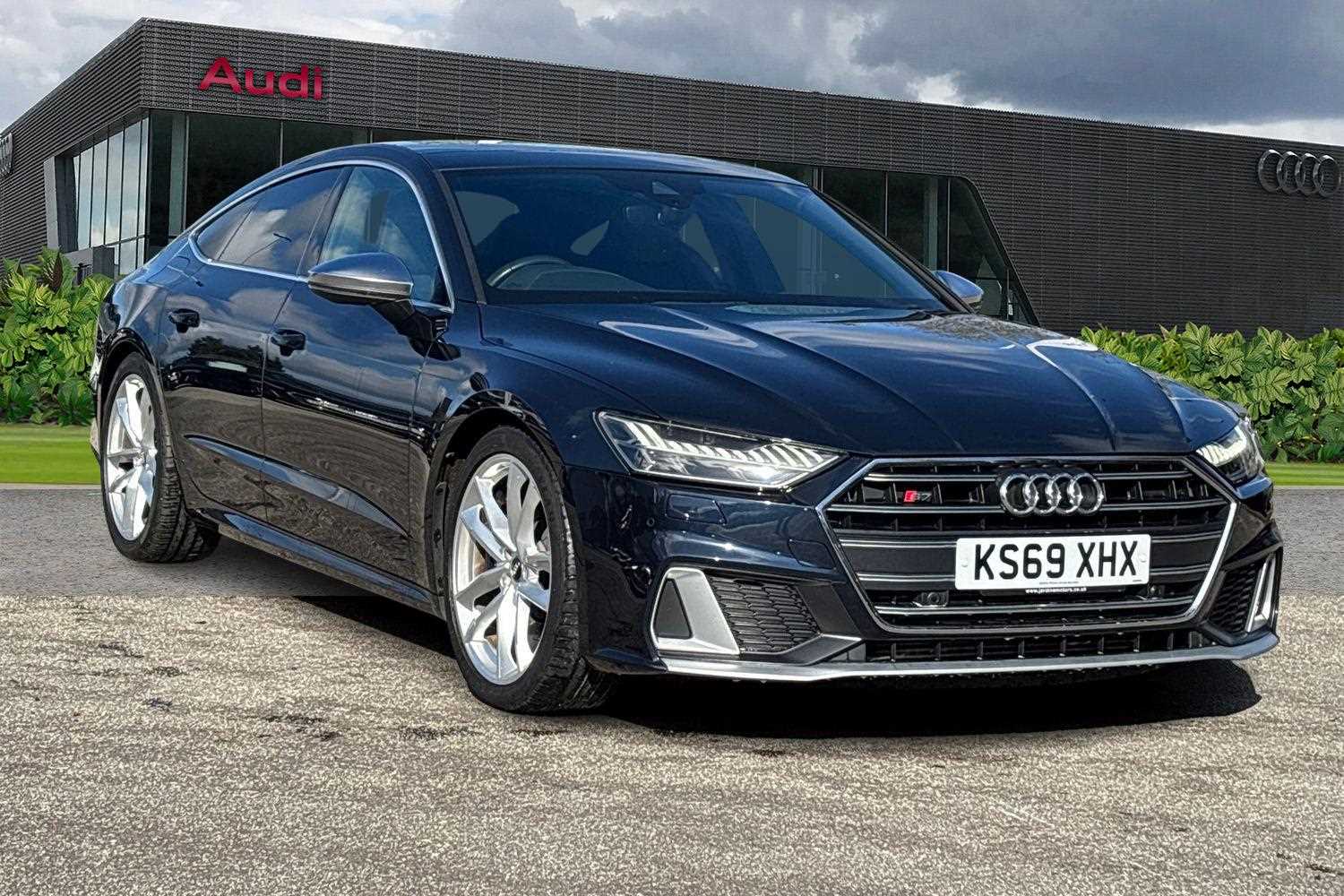 Main listing image - Audi S7