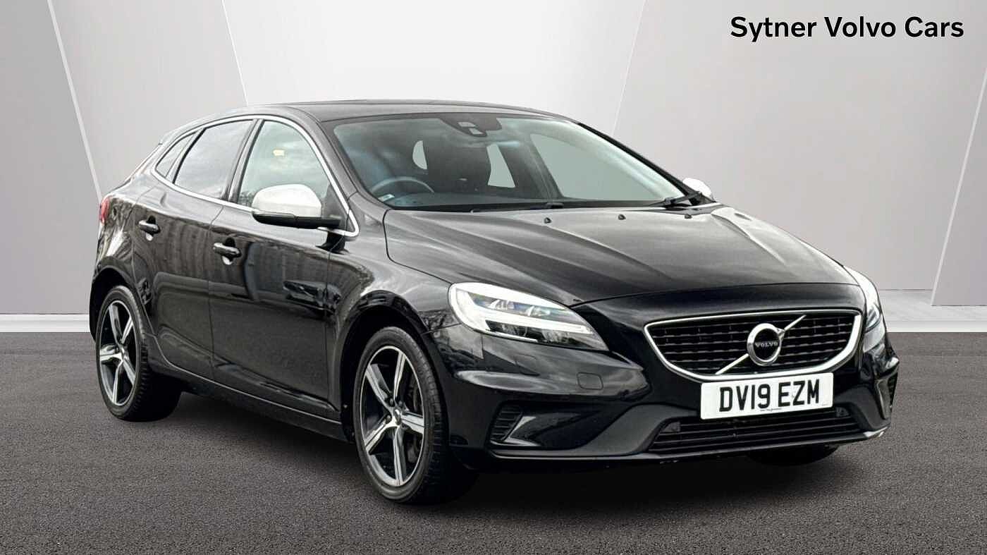 Main listing image - Volvo V40