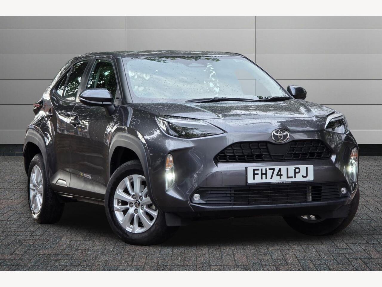 Main listing image - Toyota Yaris Cross