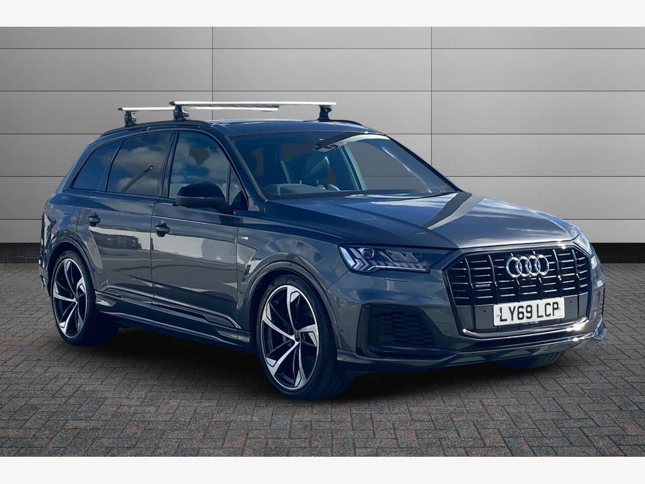 Main listing image - Audi Q7