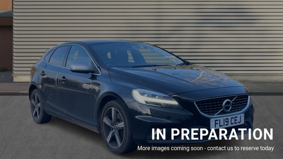 Main listing image - Volvo V40