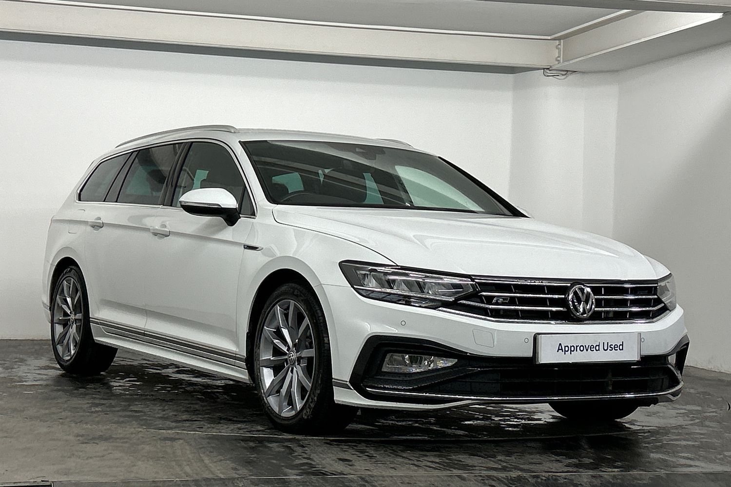 Main listing image - Volkswagen Passat