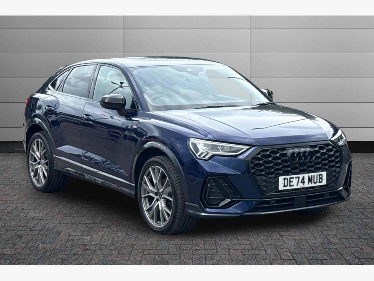 Main listing image - Audi Q3
