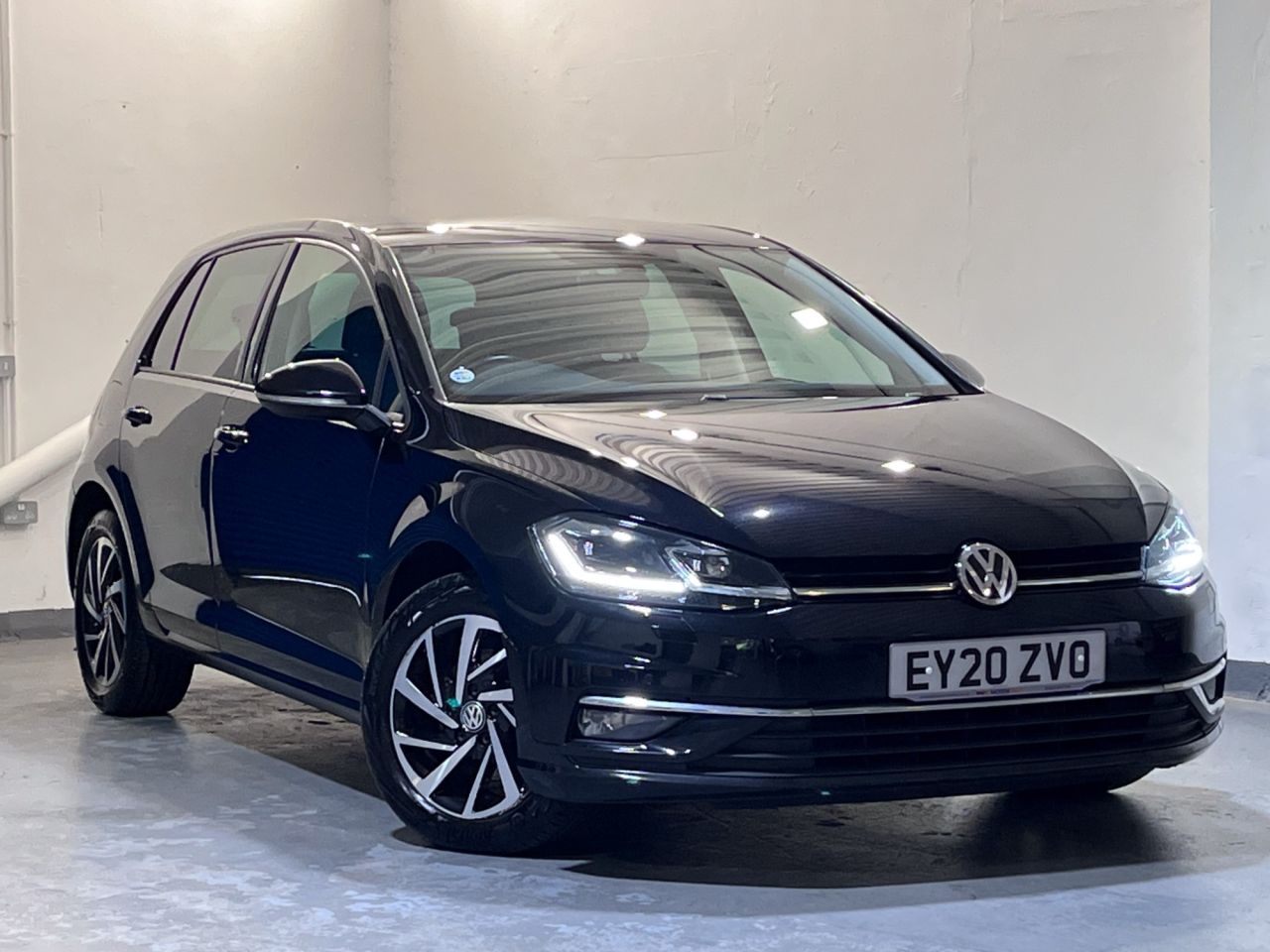 Main listing image - Volkswagen Golf