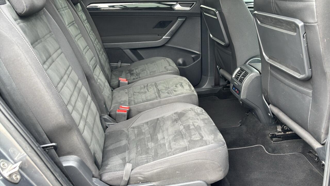 Main listing image - Volkswagen Touran