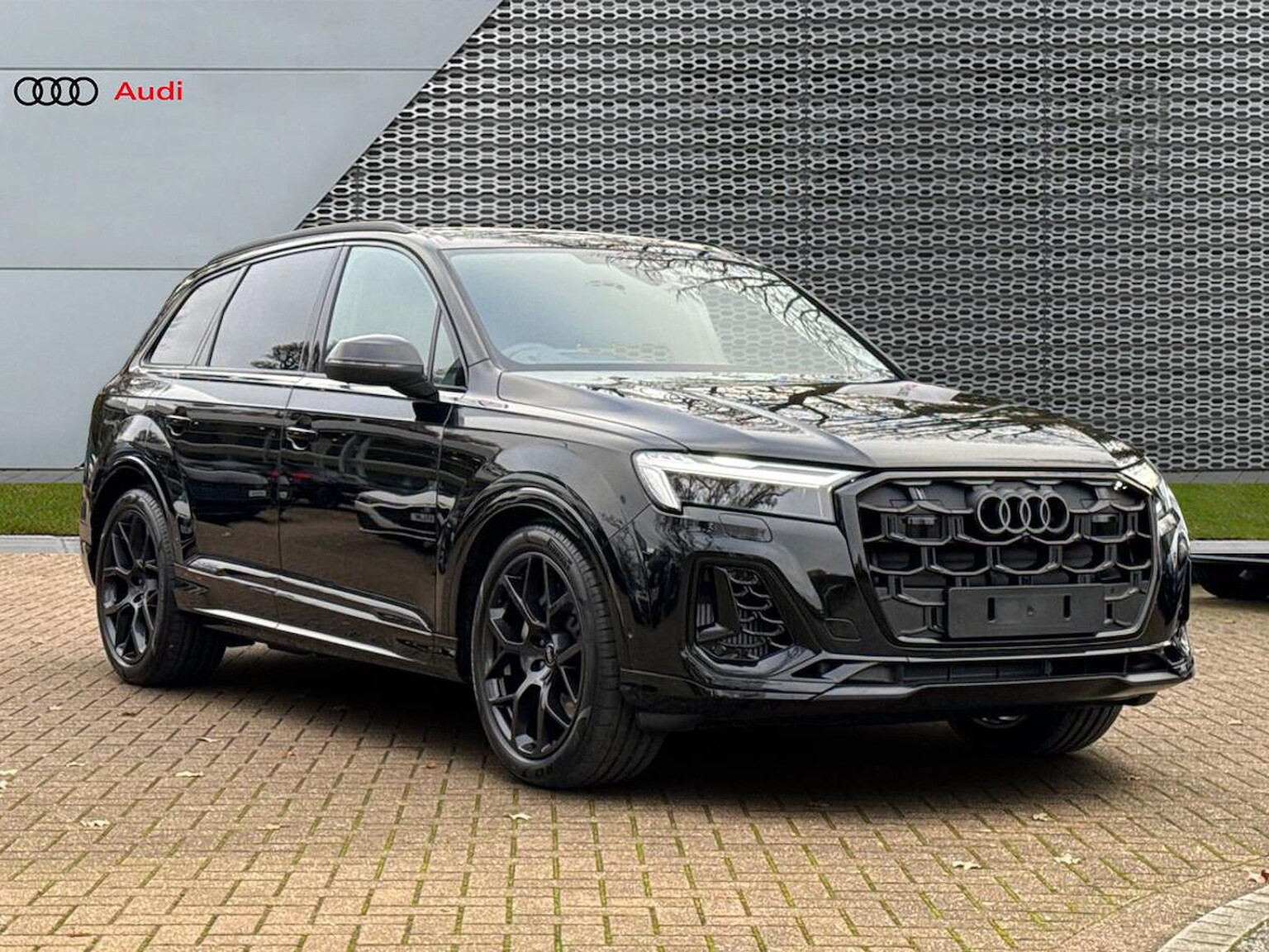 Main listing image - Audi Q7