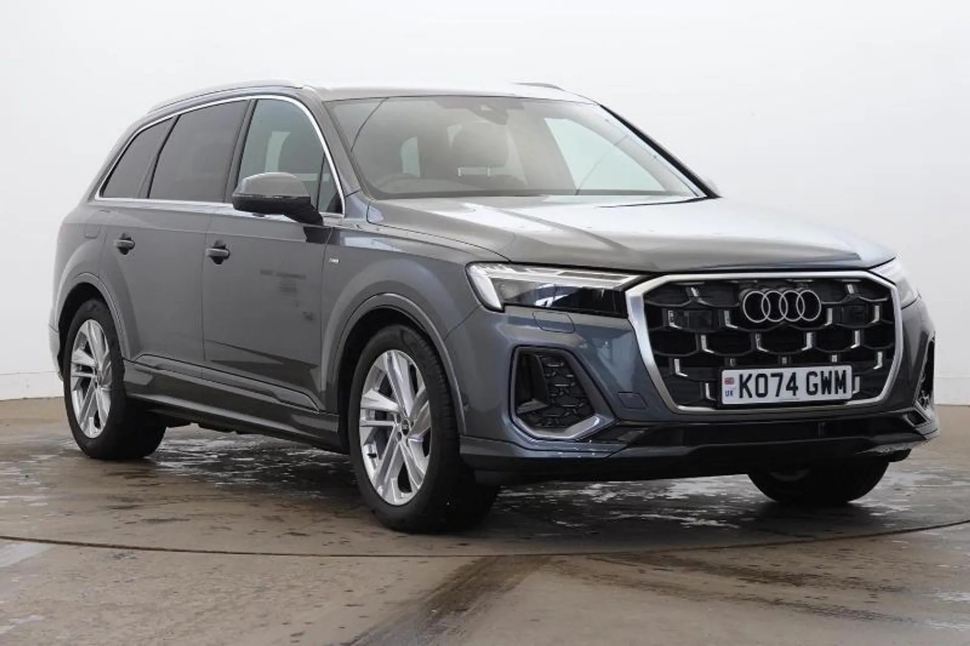 Main listing image - Audi Q7