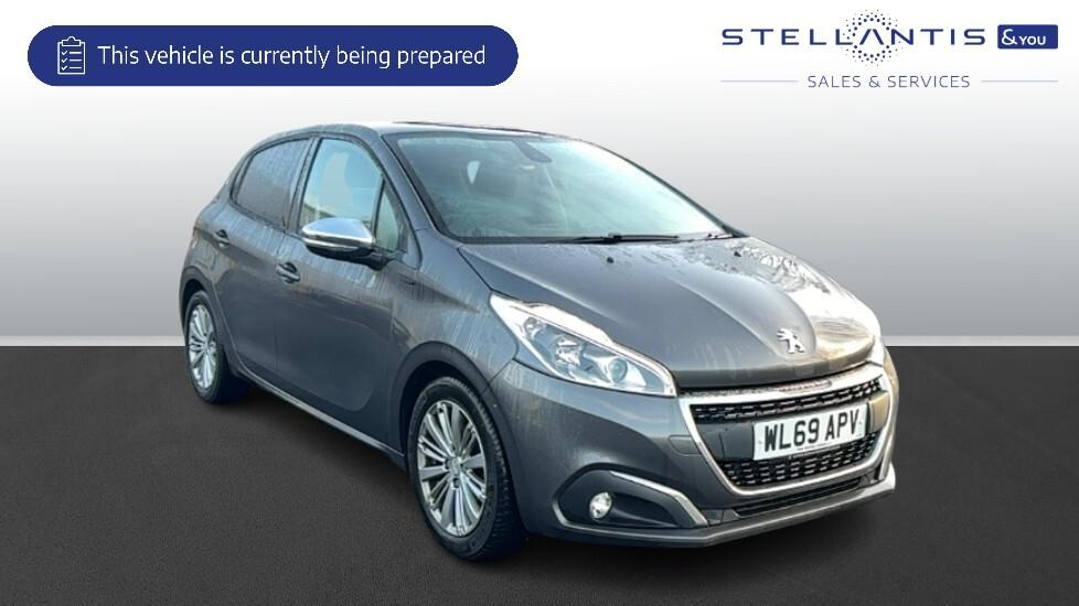 Main listing image - Peugeot 208