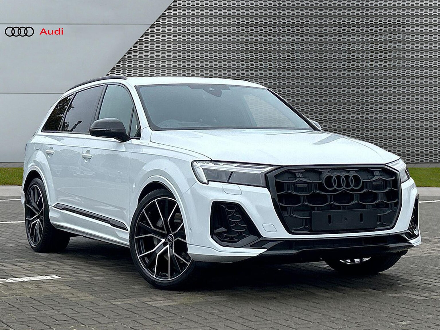 Main listing image - Audi Q7