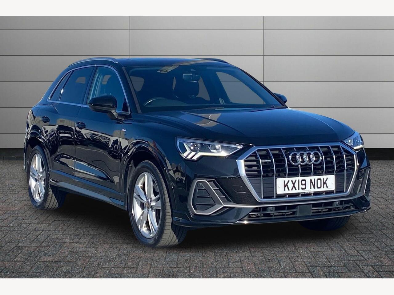 Main listing image - Audi Q3
