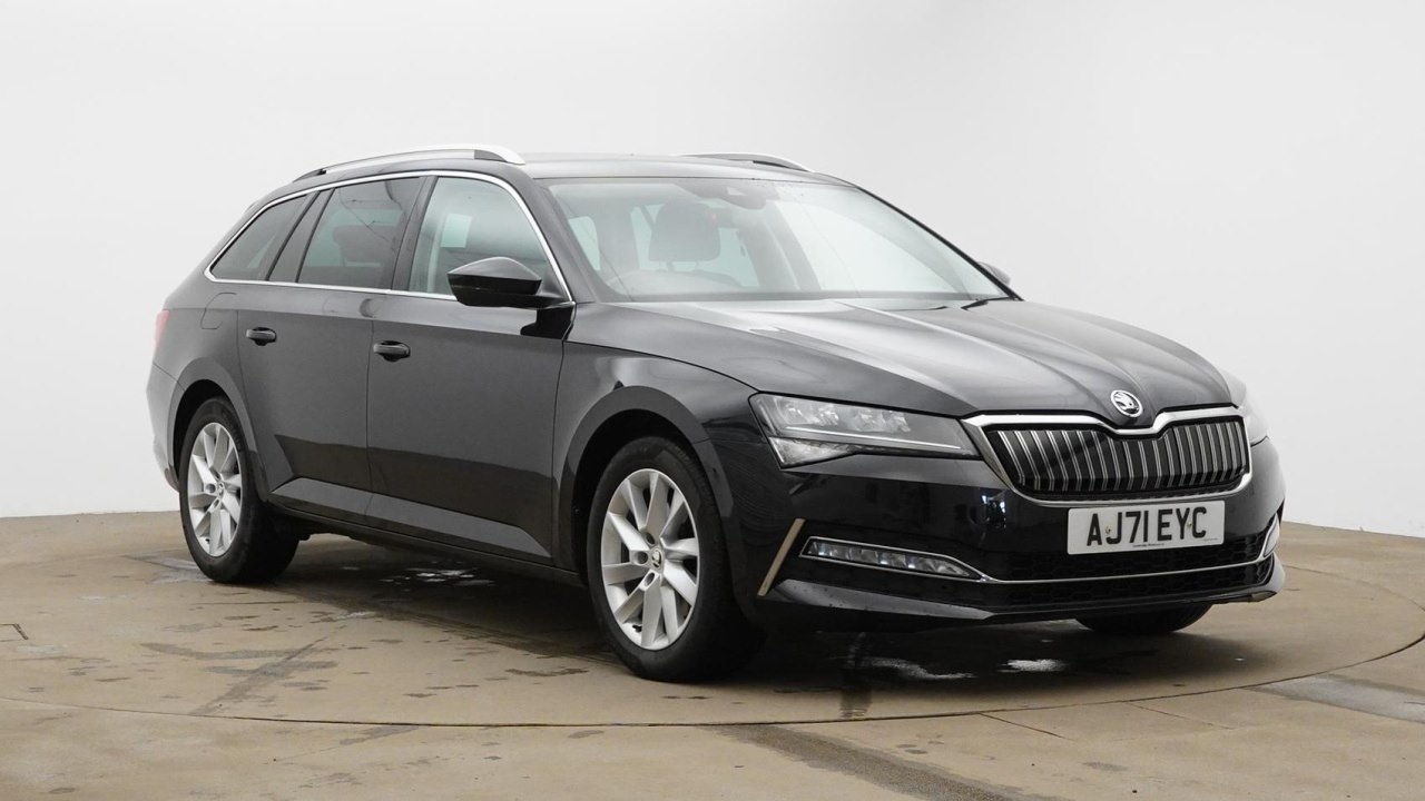 Main listing image - Skoda Superb Estate
