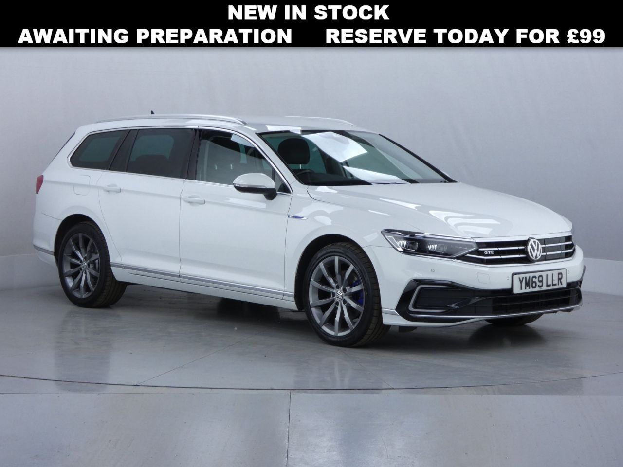 Main listing image - Volkswagen Passat GTE