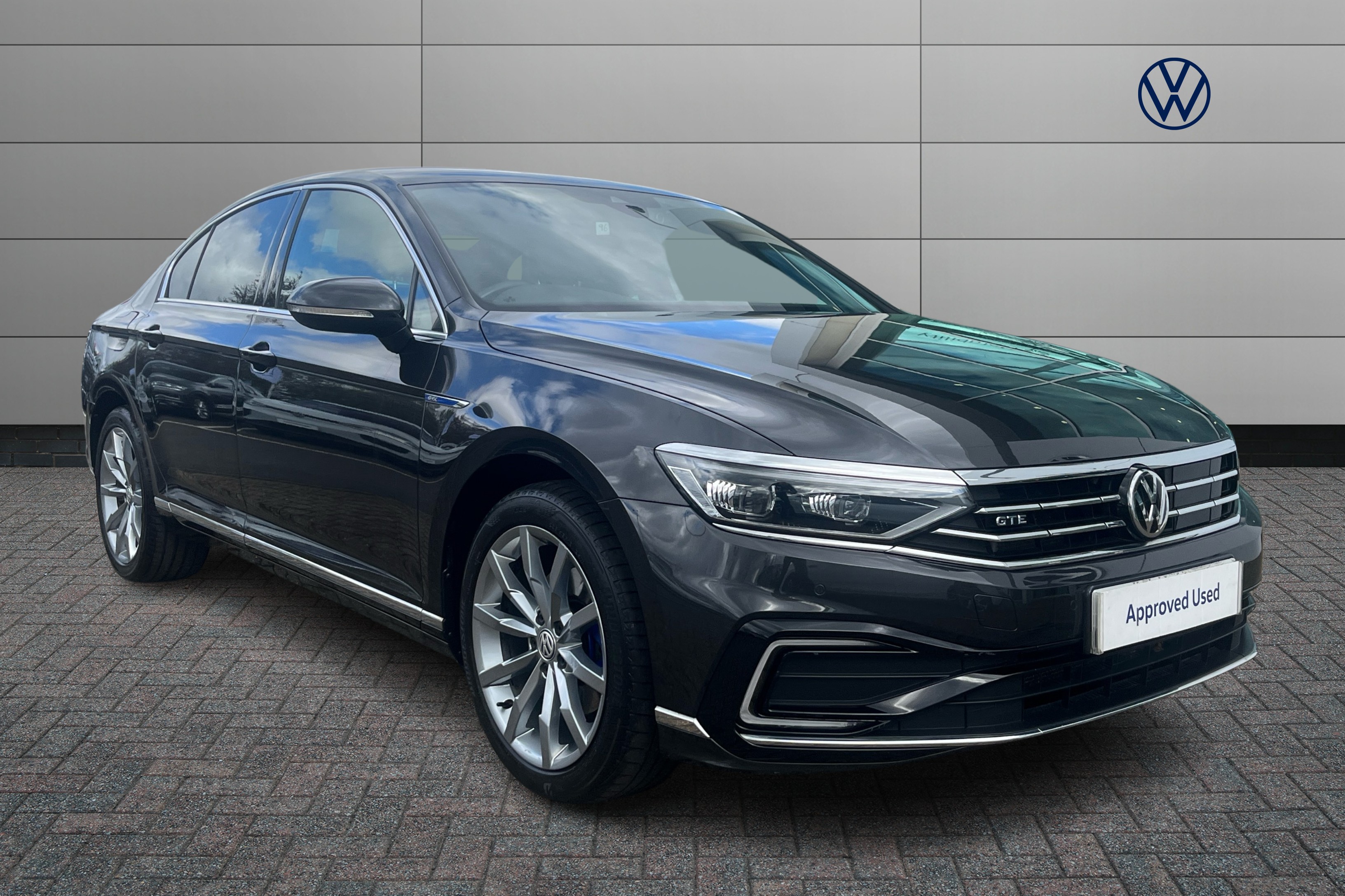 Main listing image - Volkswagen Passat