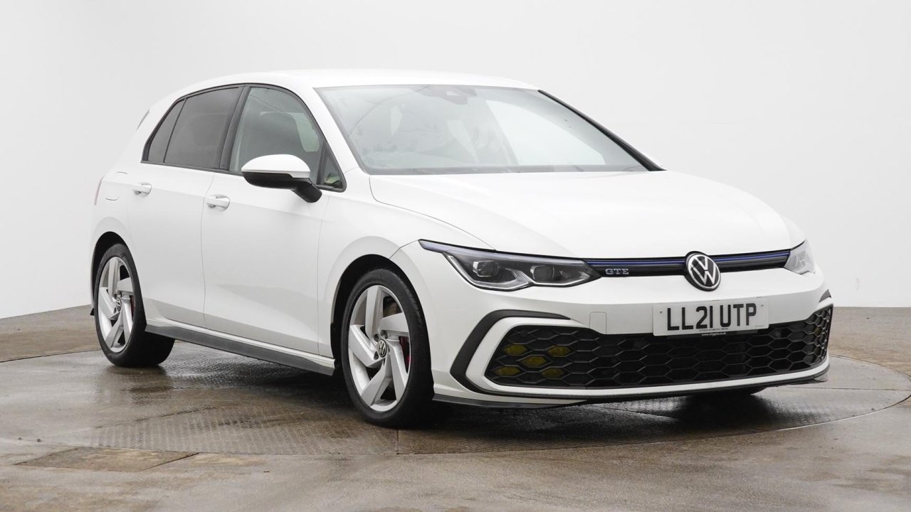 Main listing image - Volkswagen Golf GTE