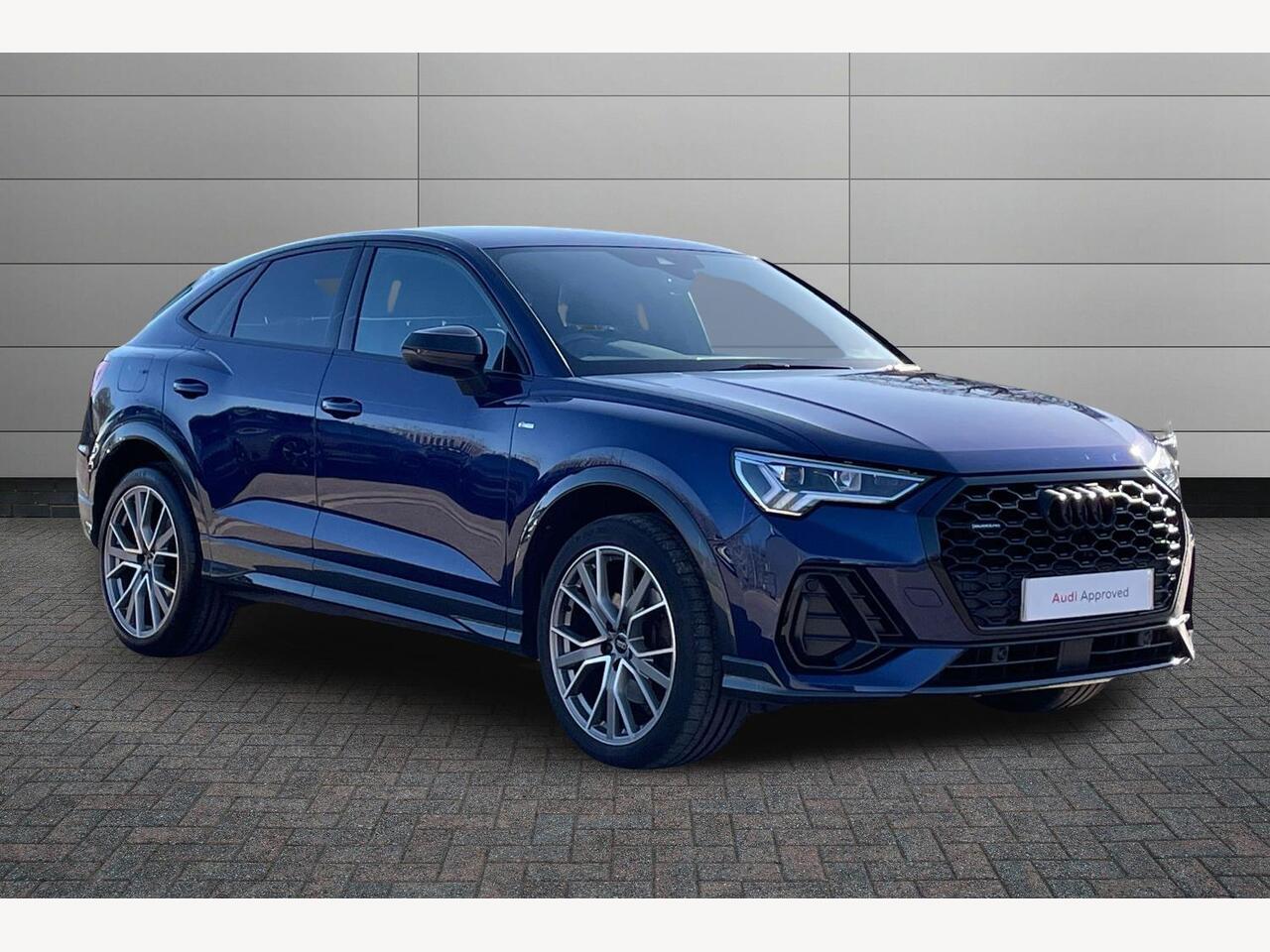 Main listing image - Audi Q3