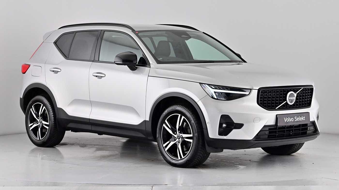 Main listing image - Volvo XC40