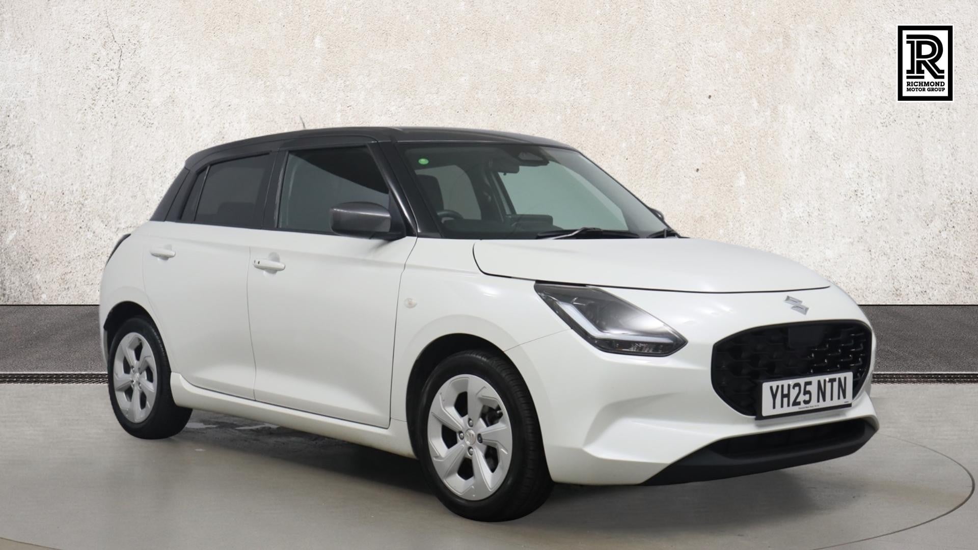 Main listing image - Suzuki Swift