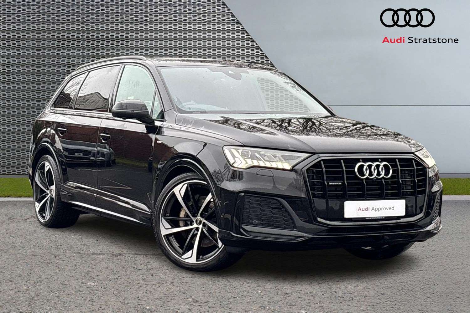 Main listing image - Audi Q7