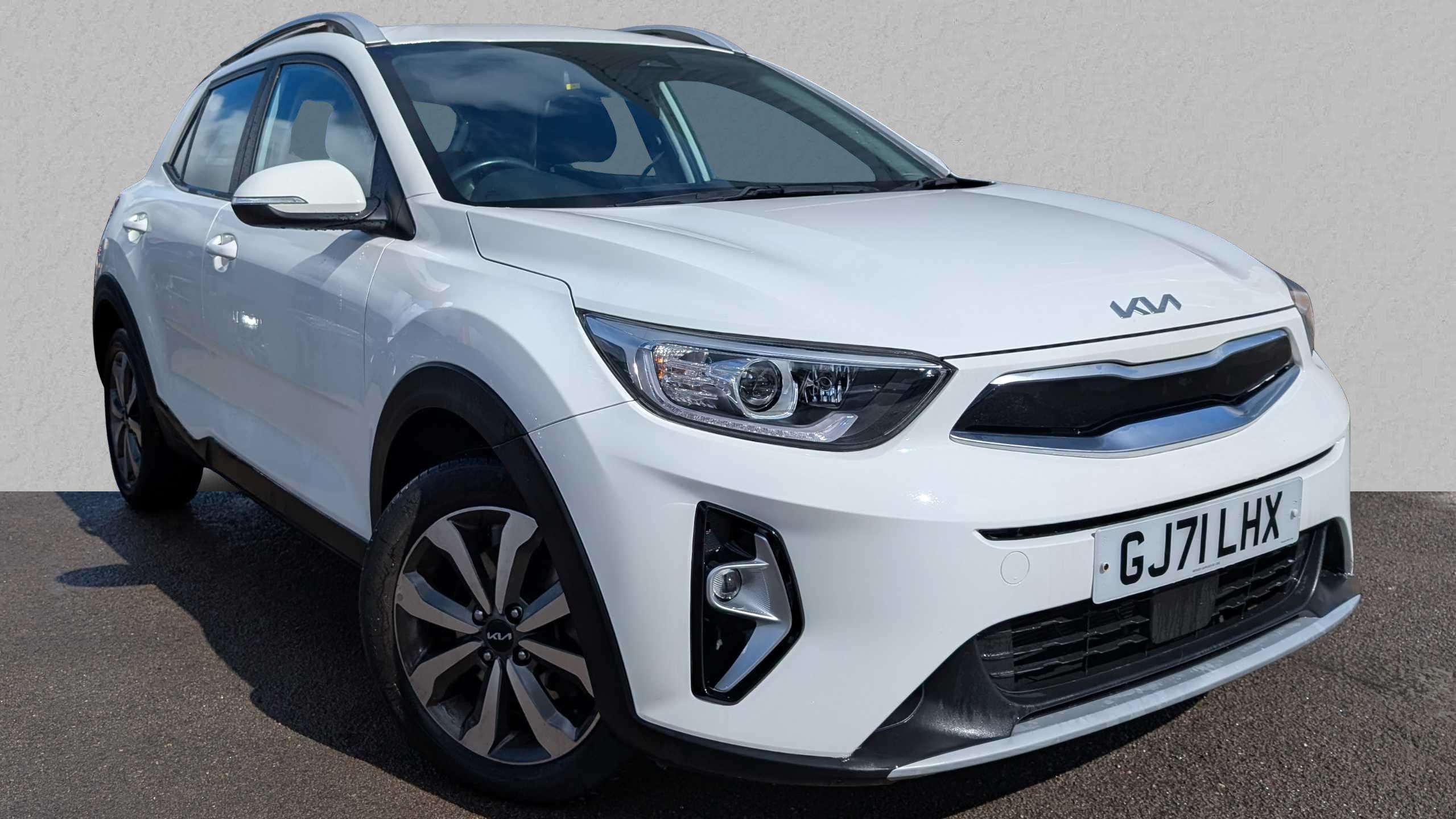 Main listing image - Kia Stonic