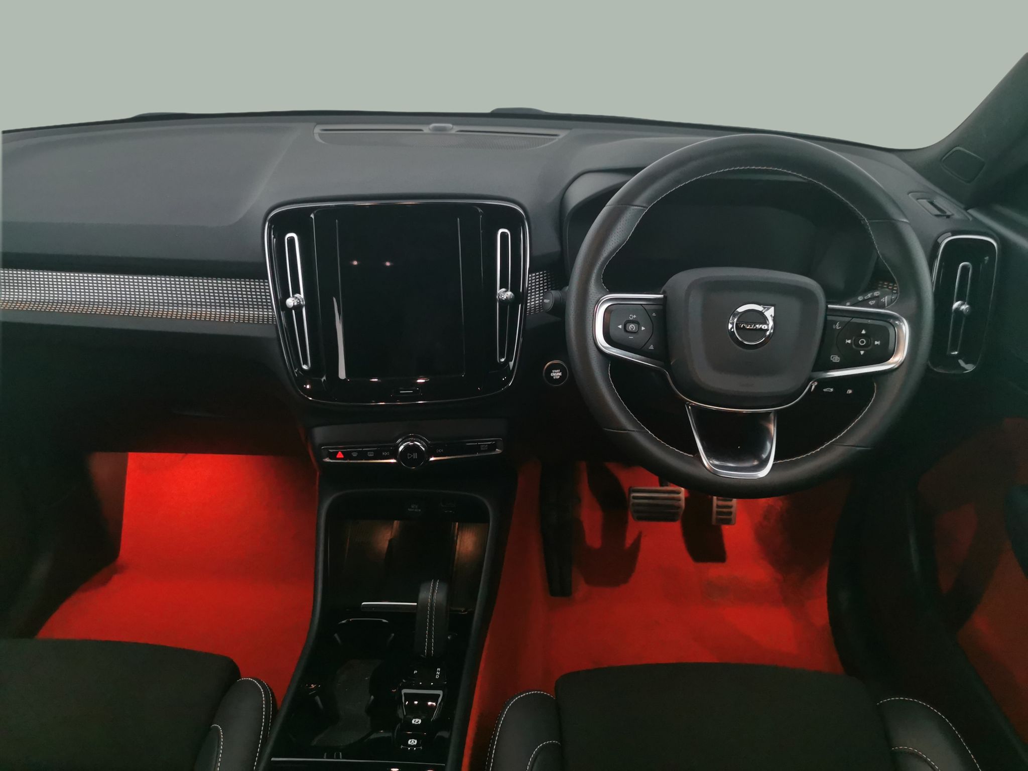 Main listing image - Volvo XC40 Recharge