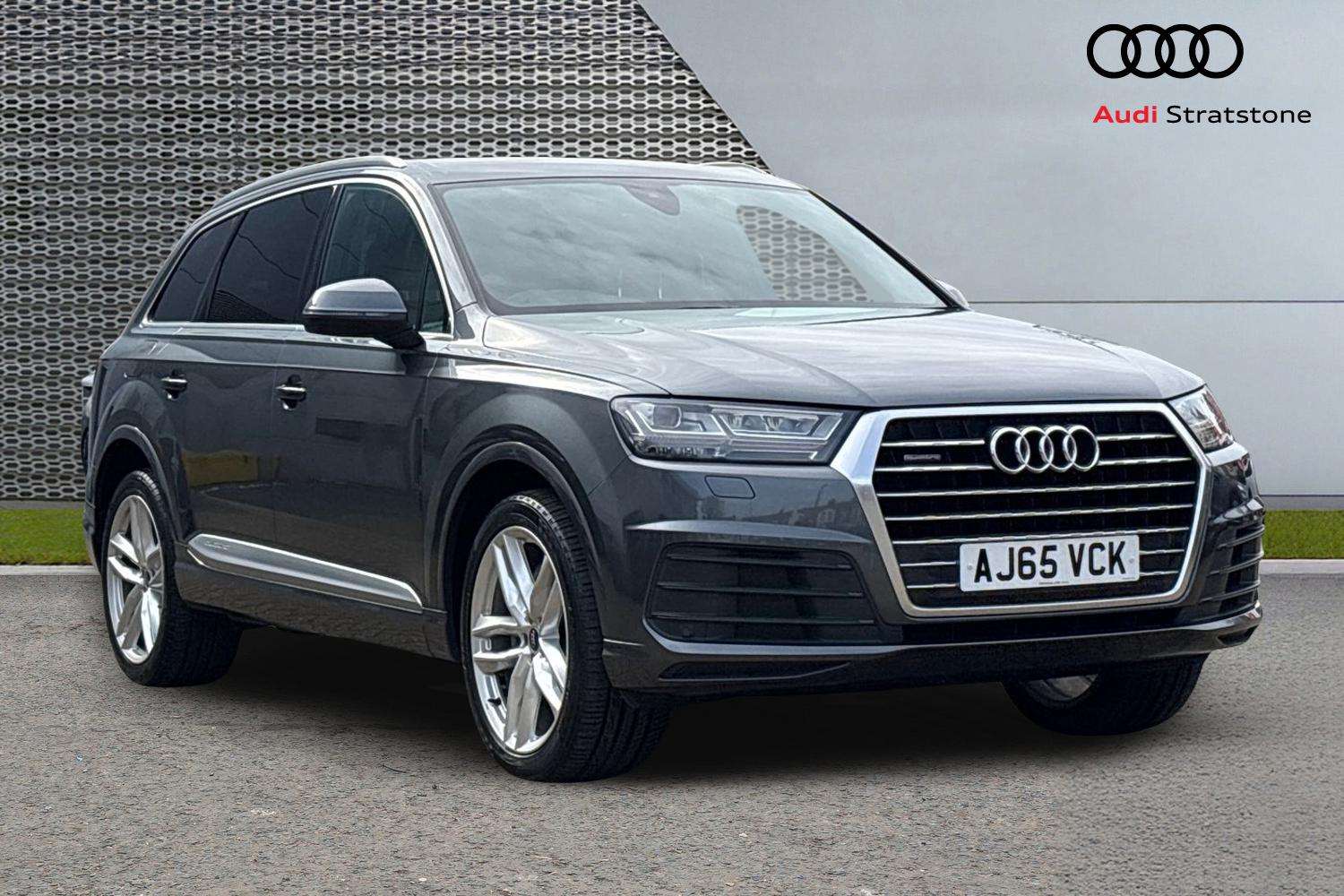 Main listing image - Audi Q7