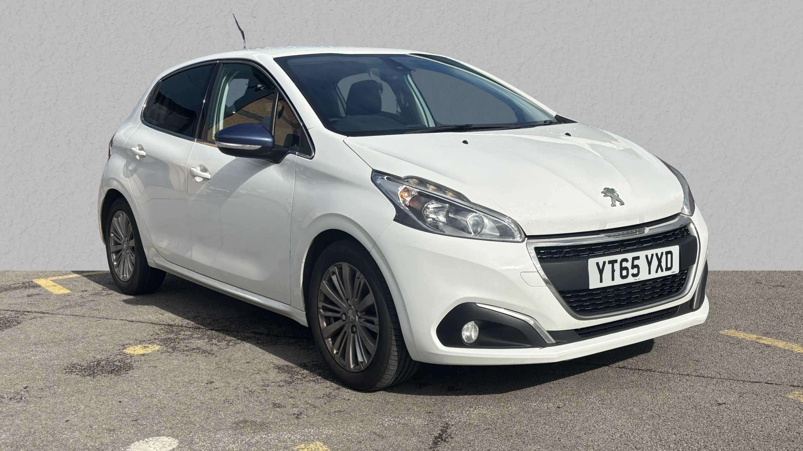 Main listing image - Peugeot 208