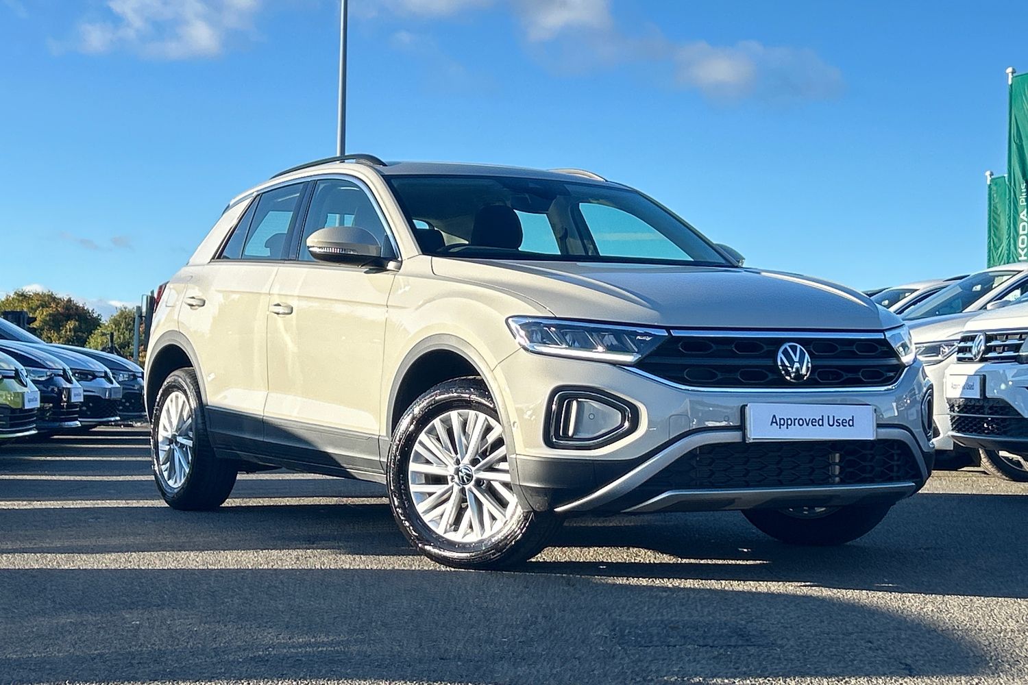 Main listing image - Volkswagen T-Roc