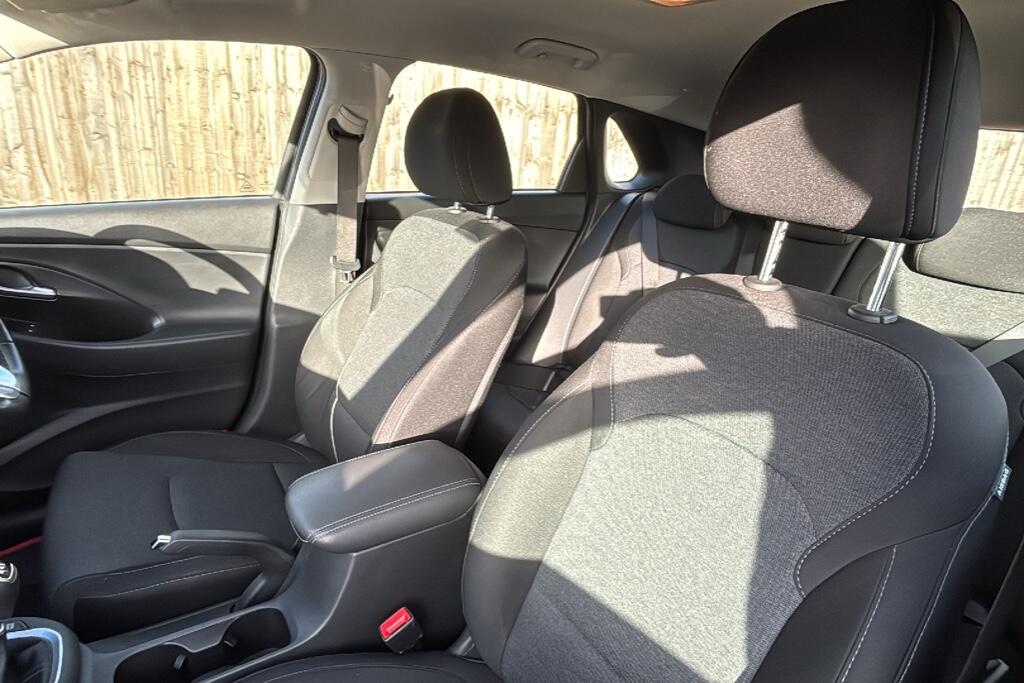 Main listing image - Hyundai i30