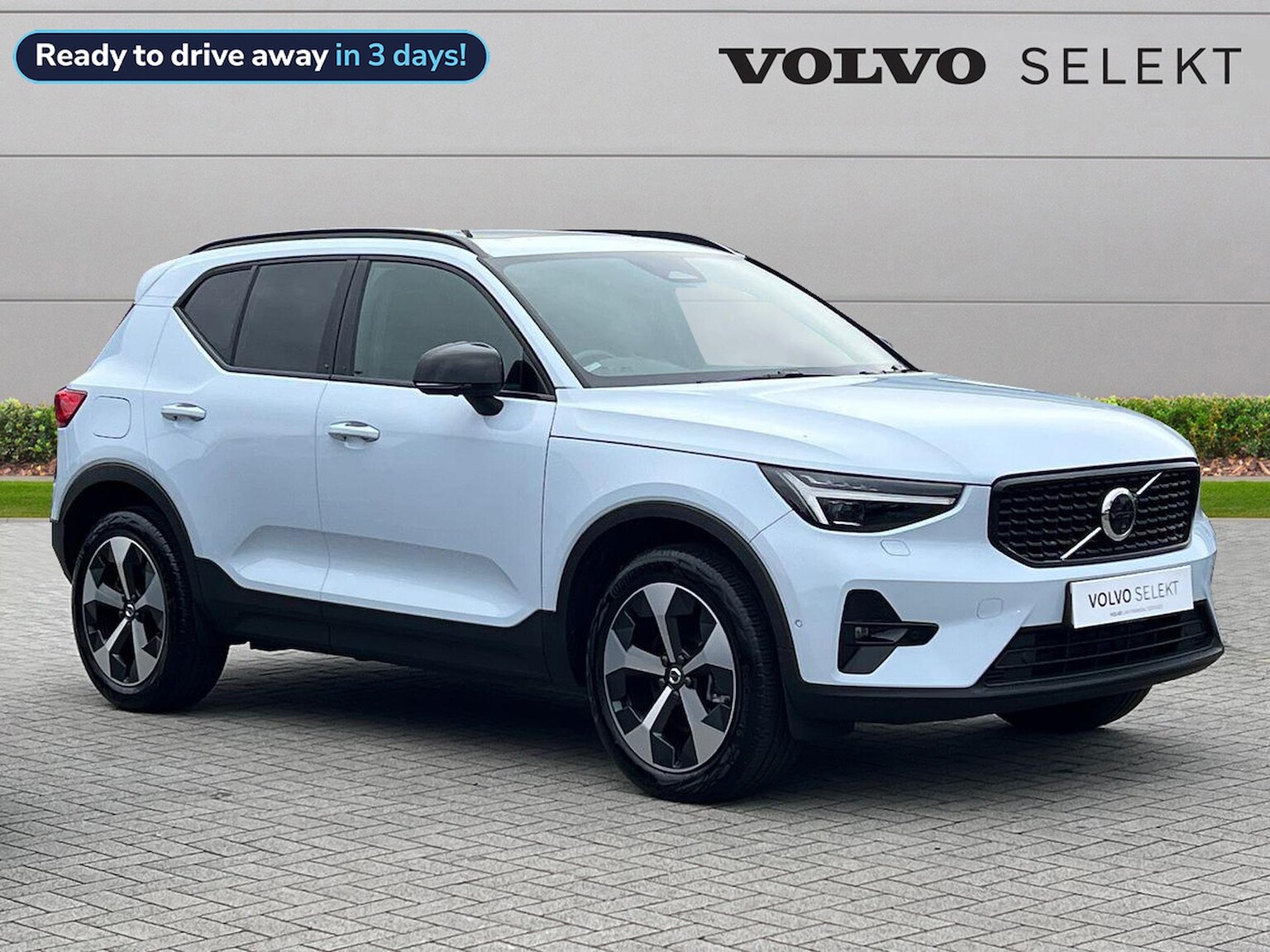 Main listing image - Volvo XC40