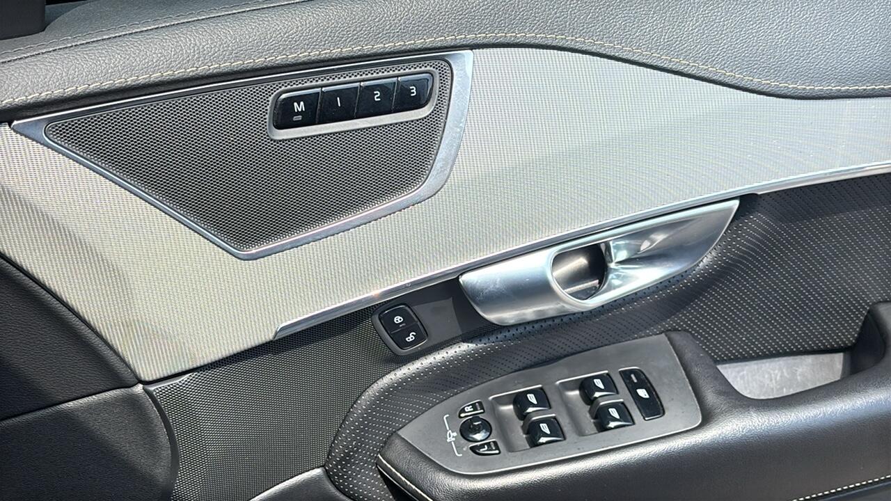 Main listing image - Volvo XC90