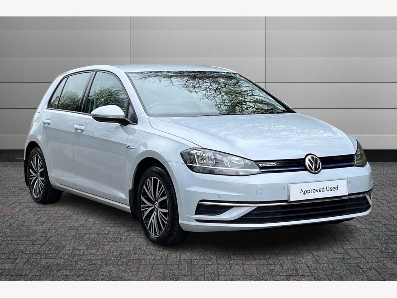 Main listing image - Volkswagen Golf