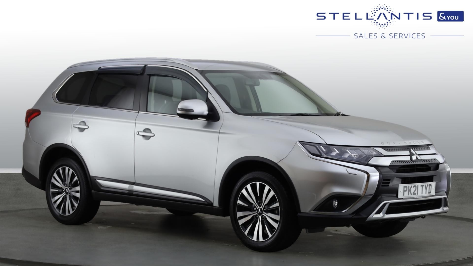 Main listing image - Mitsubishi Outlander