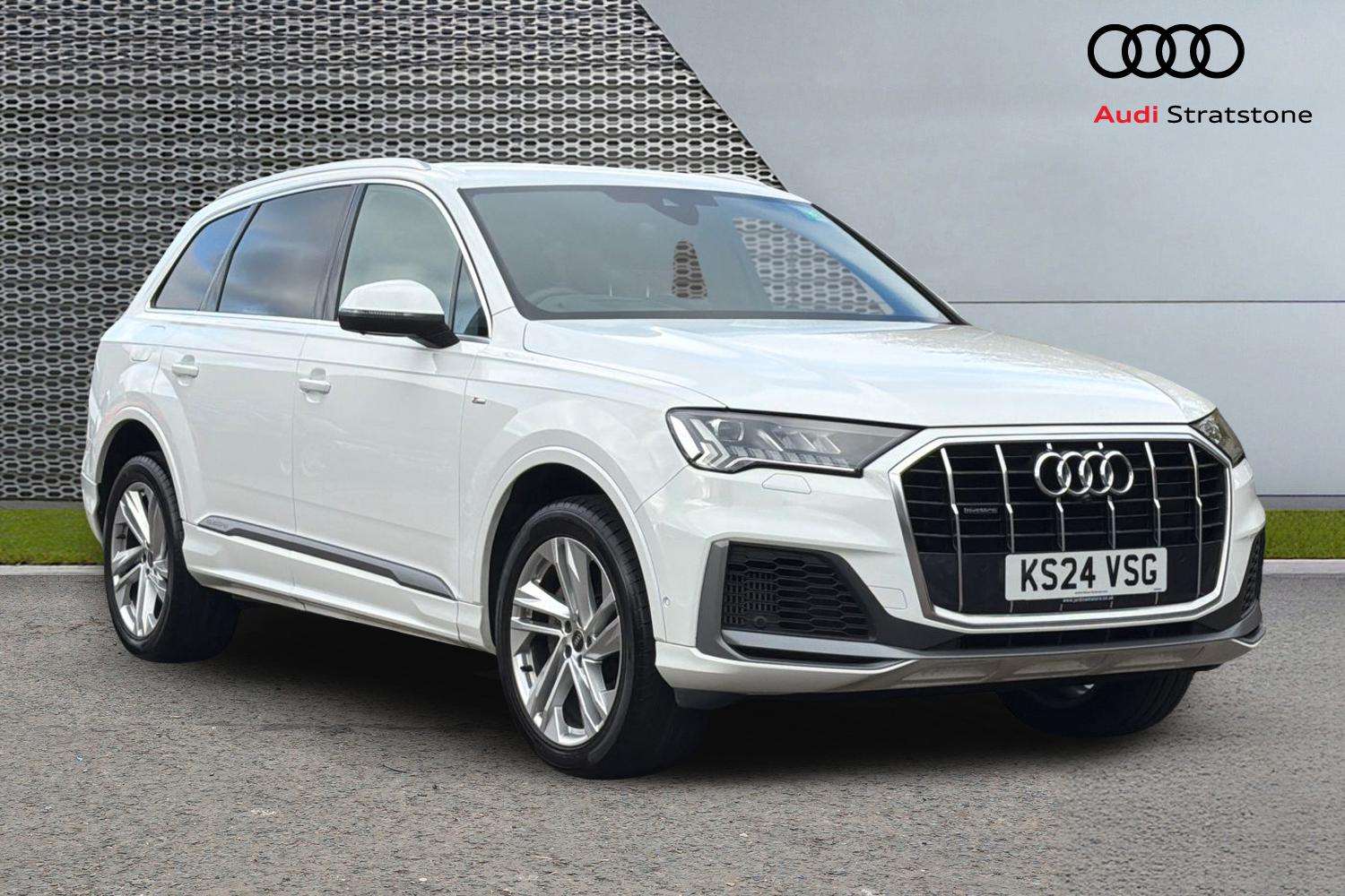 Main listing image - Audi Q7
