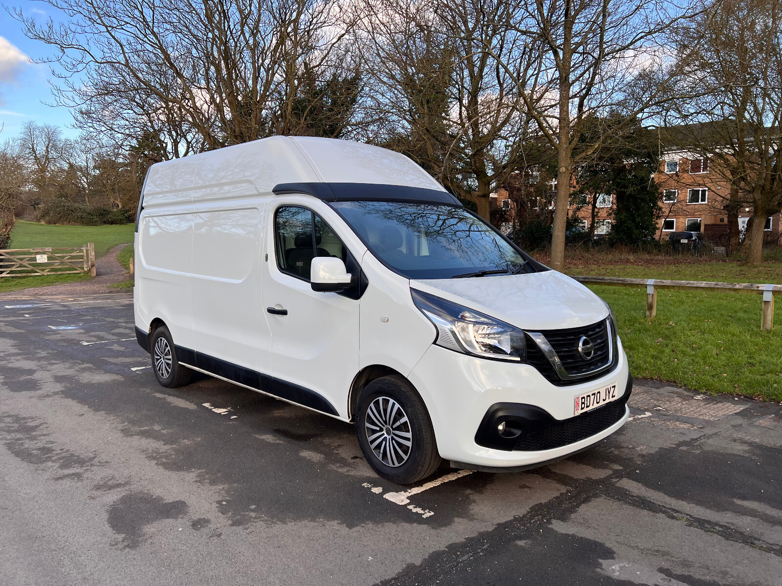 Main listing image - Nissan NV300