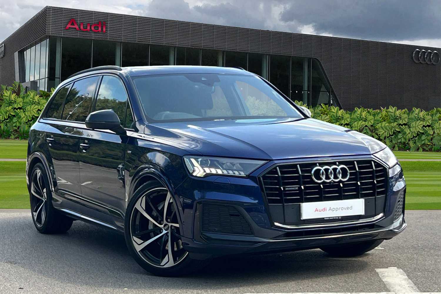 Main listing image - Audi Q7