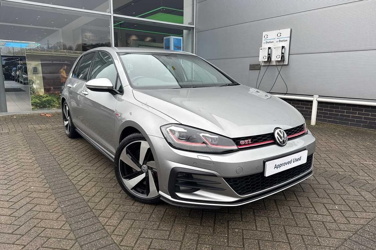 Main listing image - Volkswagen Golf