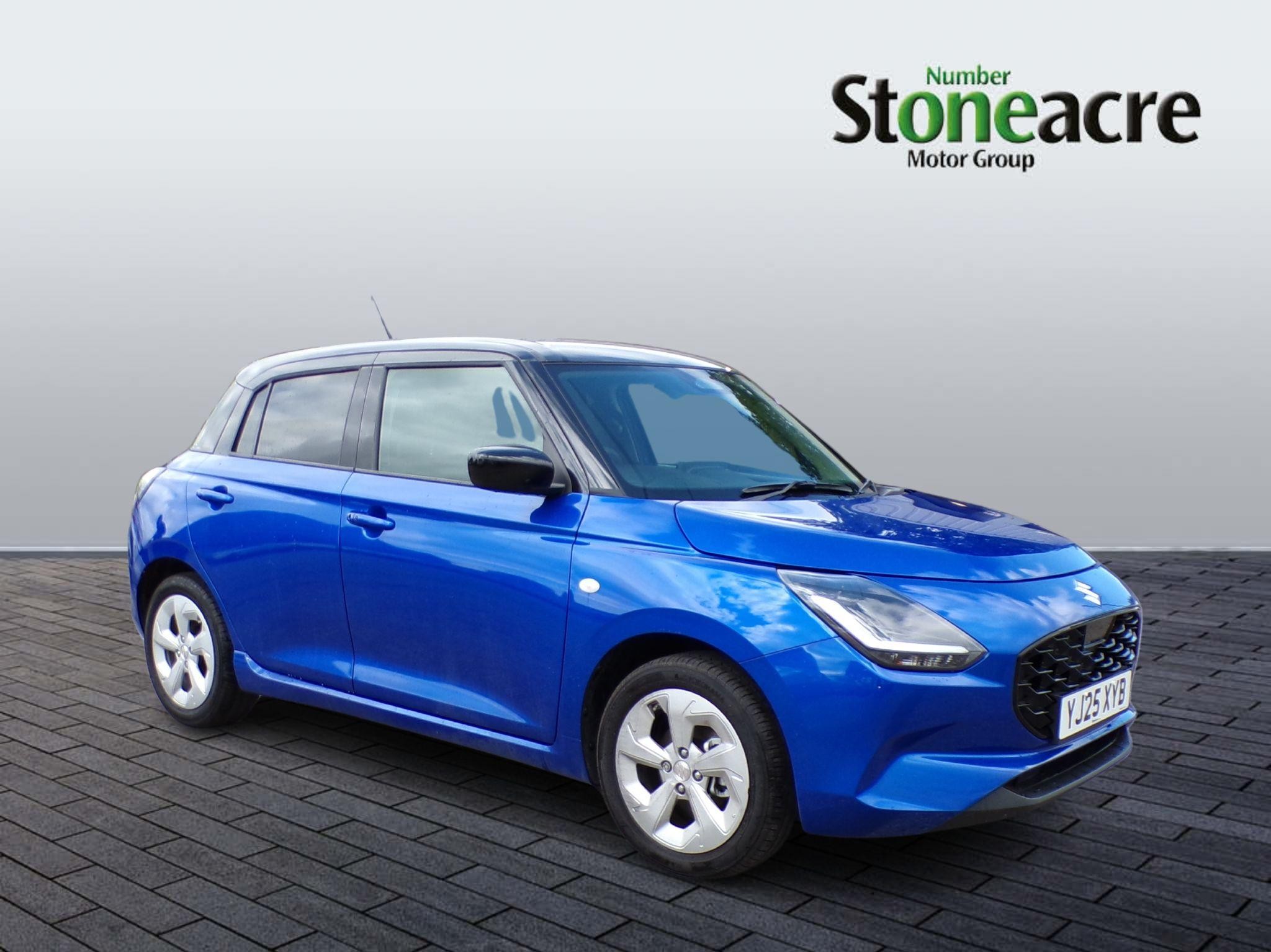 Main listing image - Suzuki Swift