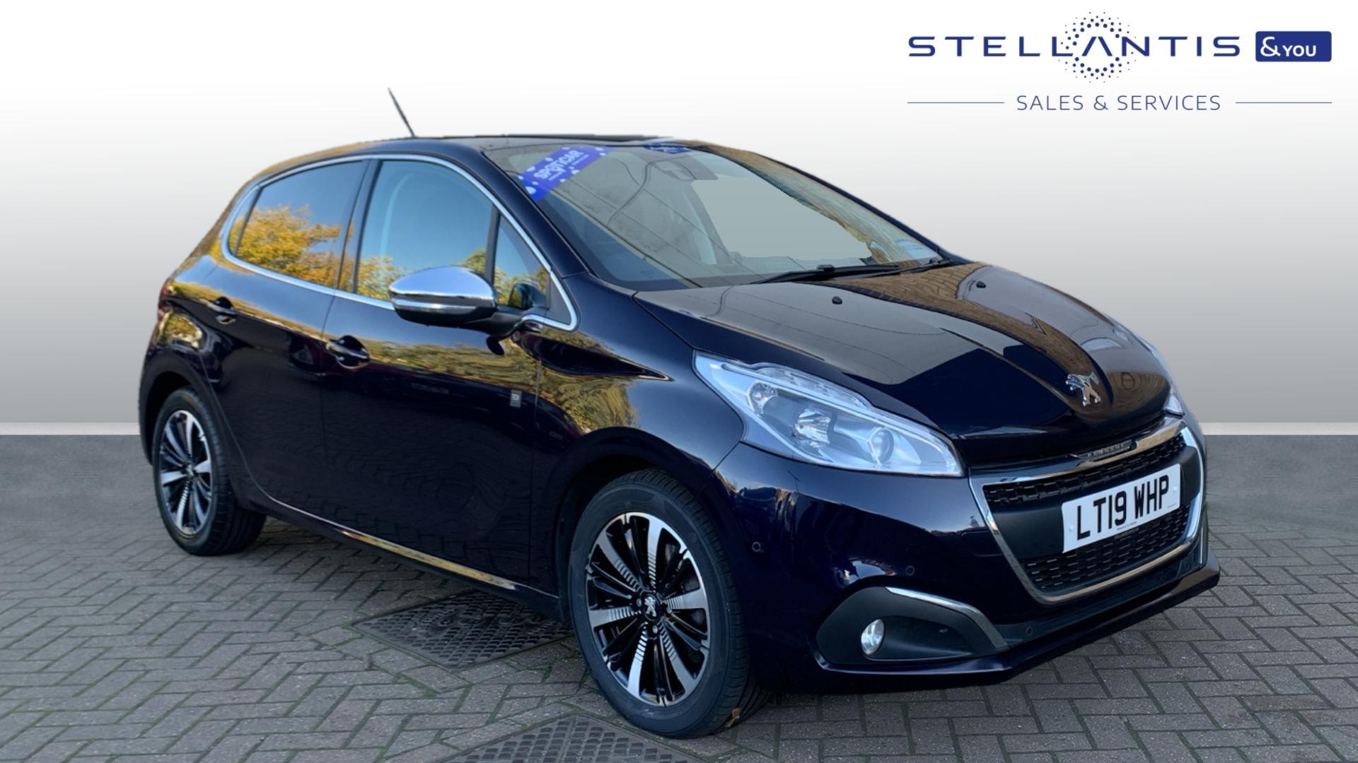 Main listing image - Peugeot 208