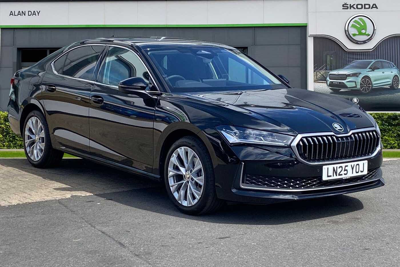 Main listing image - Skoda Superb