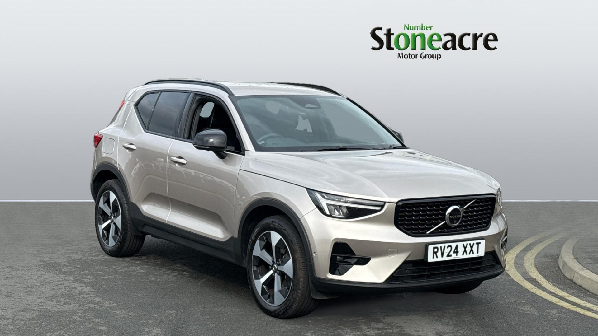 Main listing image - Volvo XC40