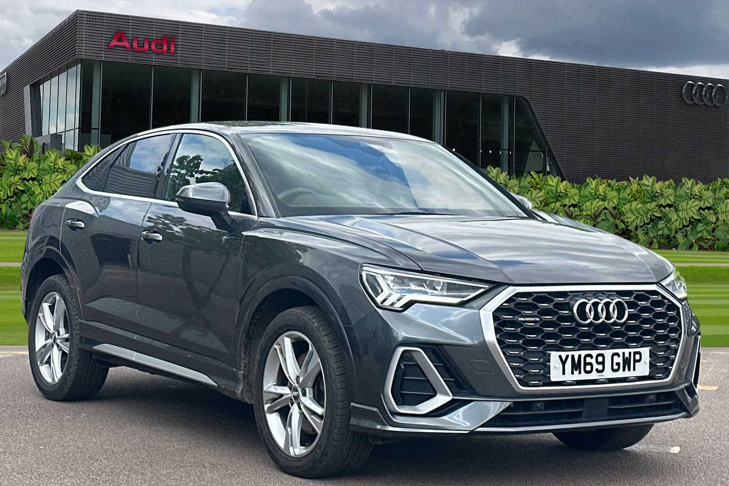 Main listing image - Audi Q3